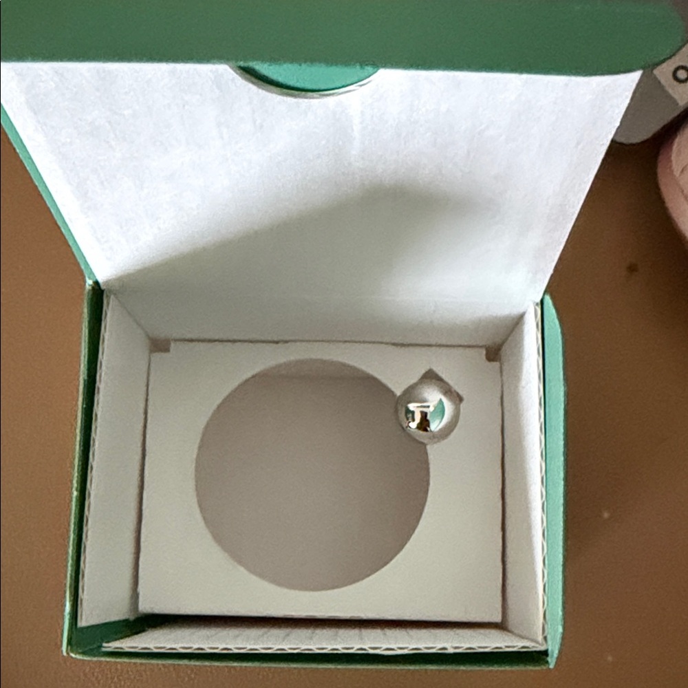 La Mer eye massage wand